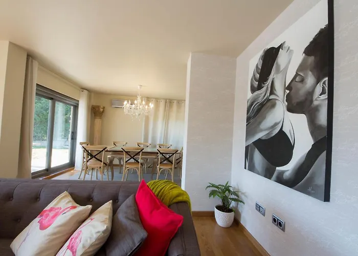 Hébergement de vacances In Sanxenxo With Sea View & Pool